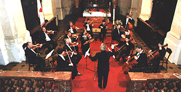 Praga Sinfonietta při koncertu